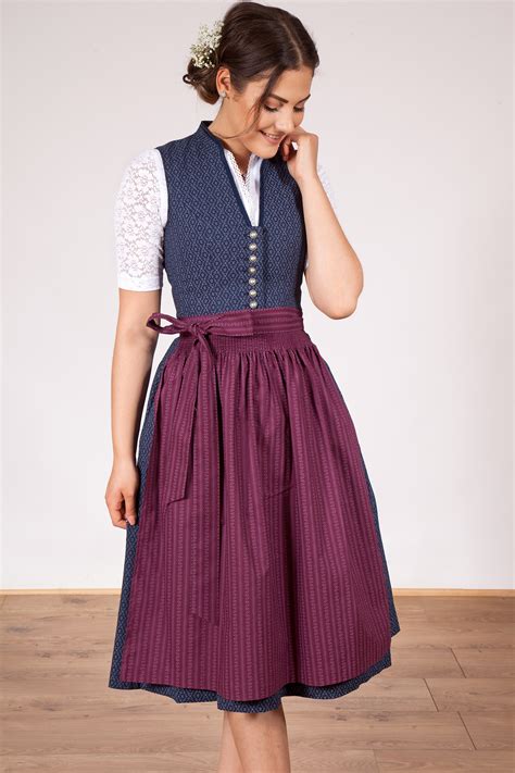 dirndl hochgeschlossen